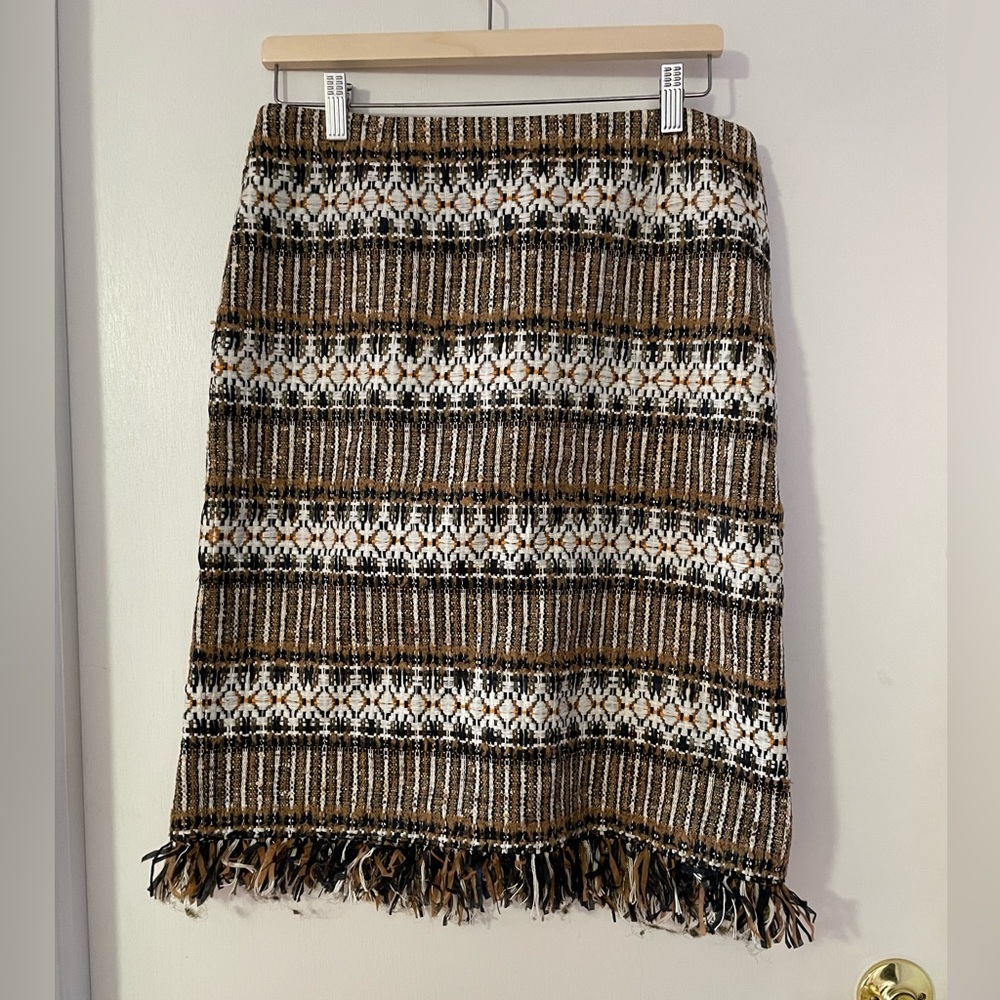 Like new, Tory burth skirt, size 8